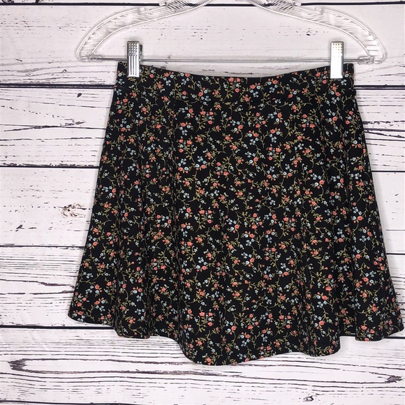 Forever 21 NWT Size S Black Floral Print Rayon Knit A-Line Mini Skirt - Picture 2 of 5